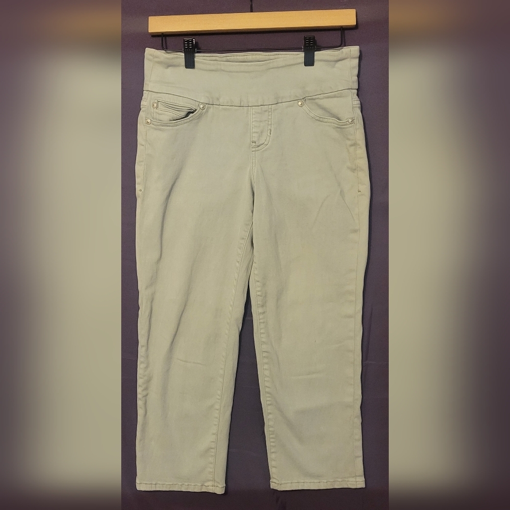 Women's Classic Grey Pull-on Jag Jeans. Size 4